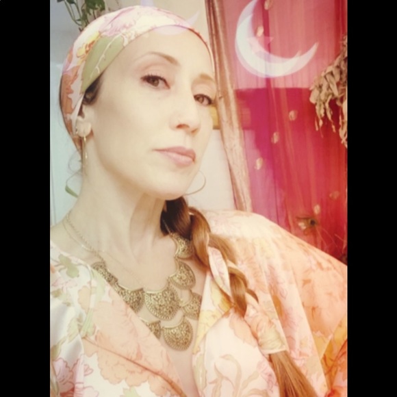 Meet your Posher, Tamar - Picture 1 of 1